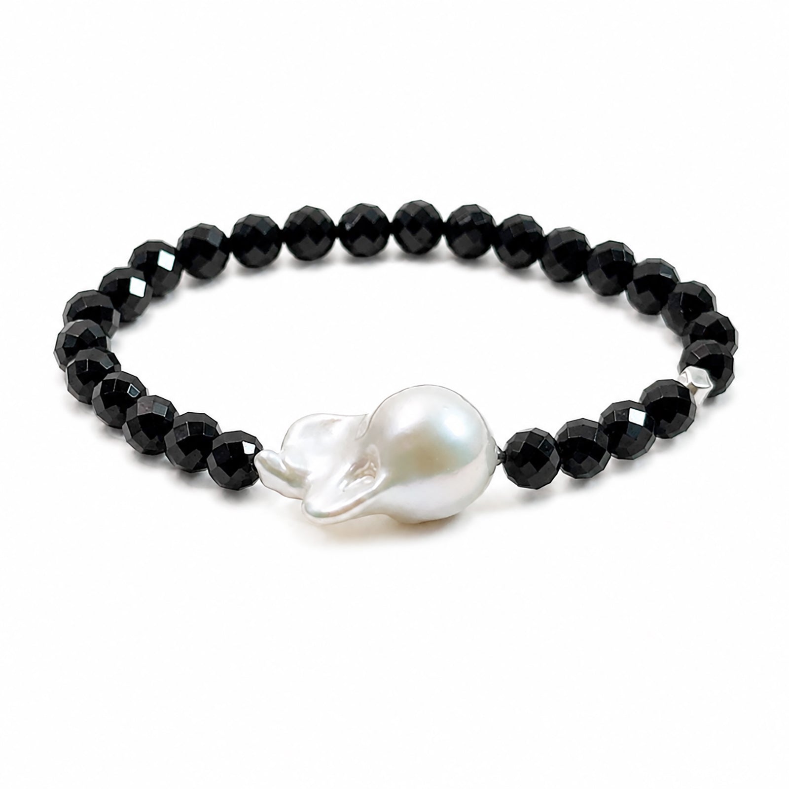  Black spinel and baroque freshwater pearl bracelet side view
