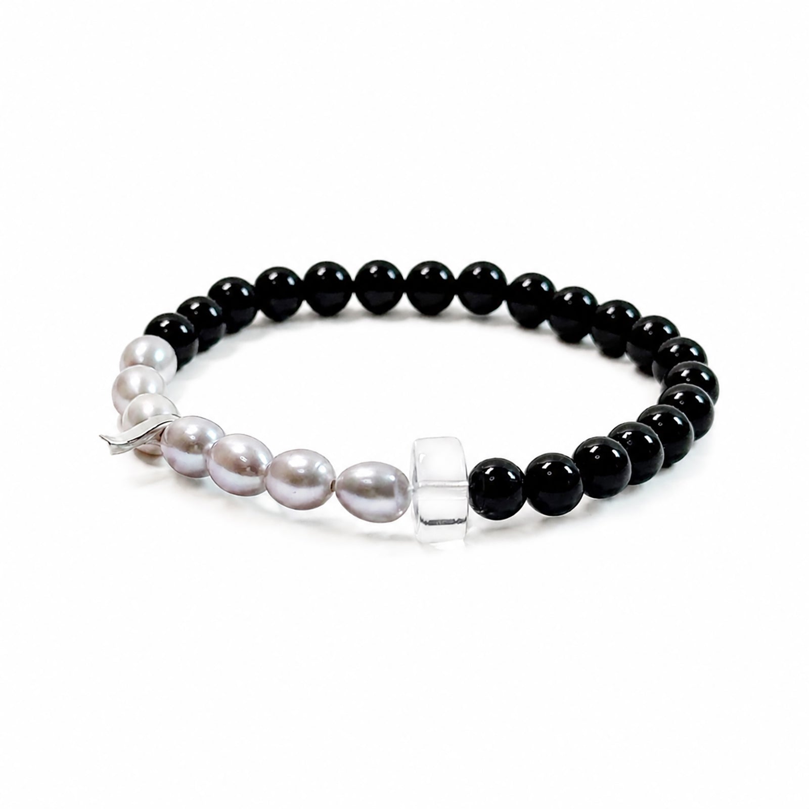 Black tourmaline and gray freshwater pearl bracelet side view